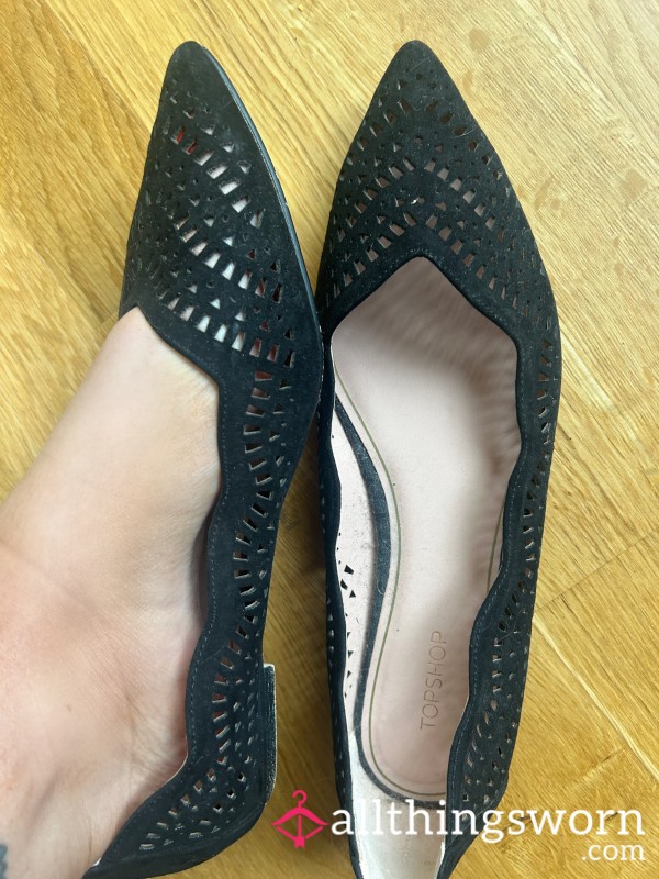 Worn Pretty Black Pointed Work Flats