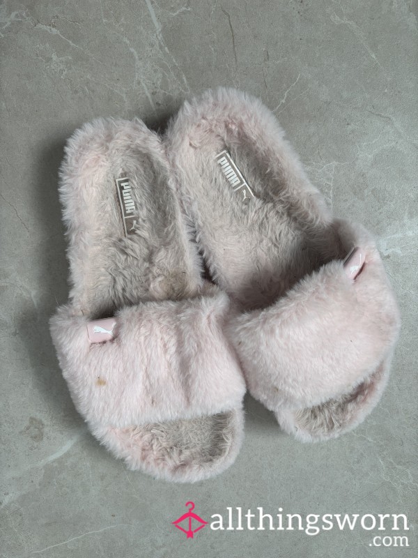 Worn Puma Fluffy Slippers