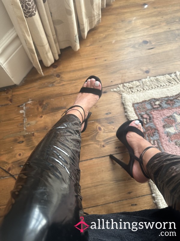 WORN PVC LEGGINGS