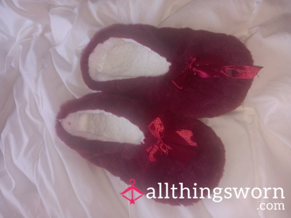 Worn Red Slippers With A Little Bow❤️💋🩰