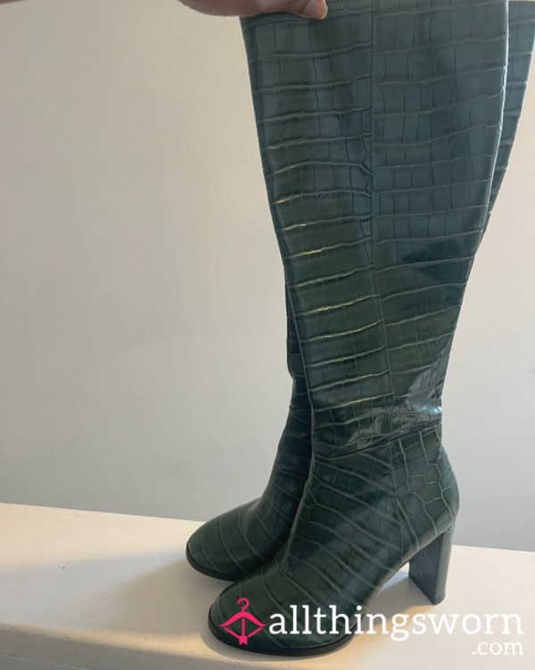 💚 Worn S**y & Very Sweaty Green Knee-High Faux Leather Boots 💚