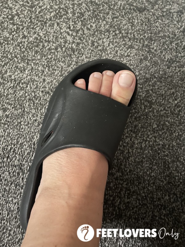 Worn Sliders/flip Flops Worn Sock Less For Weeks