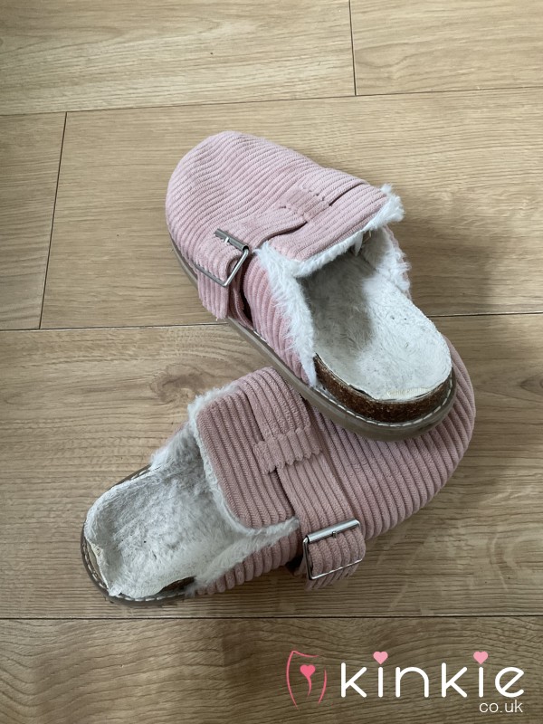 👠 Worn Slippers