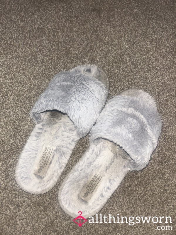 Worn Slippers ✨🧦
