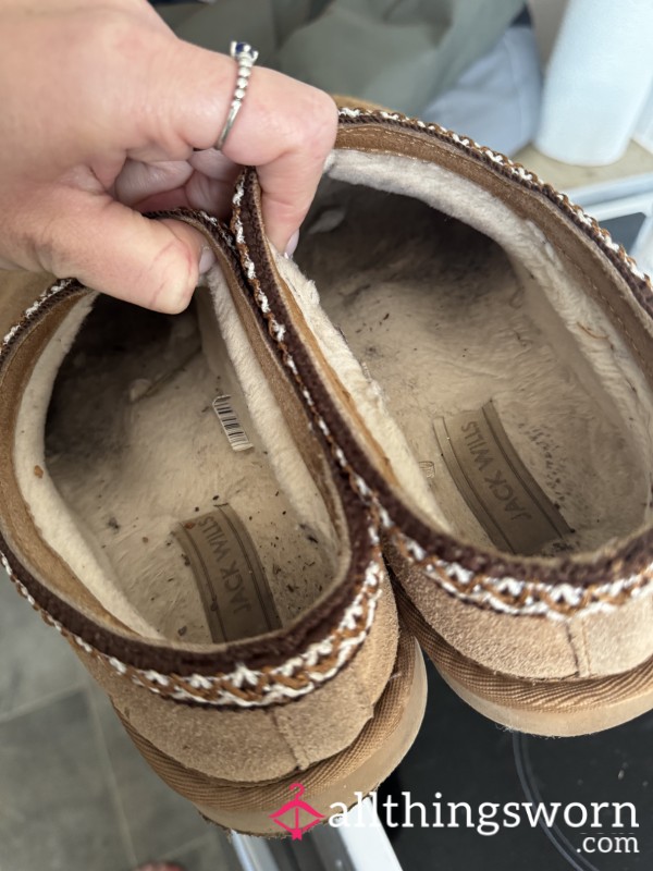 Worn Slippers/flats