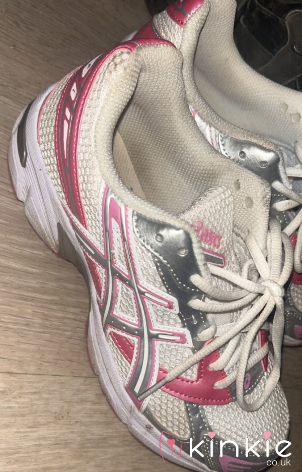 Worn & Smelly Asics