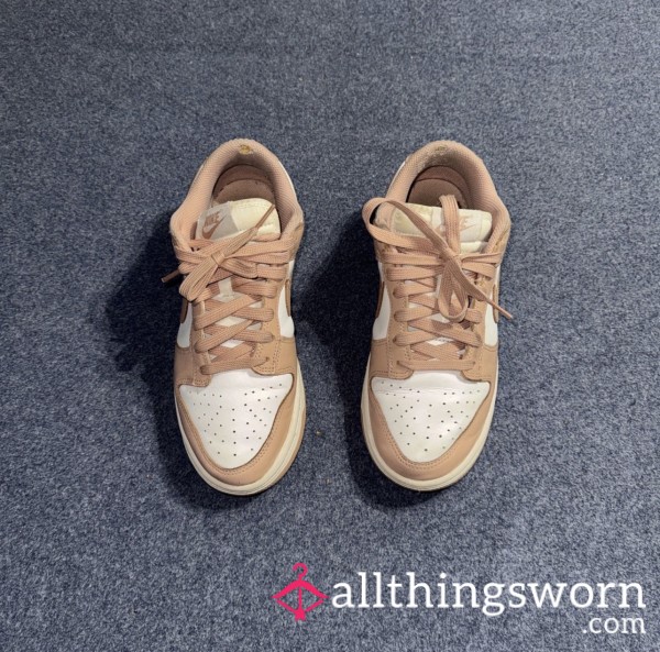 Worn Sneakers/ Nike Dunks💕
