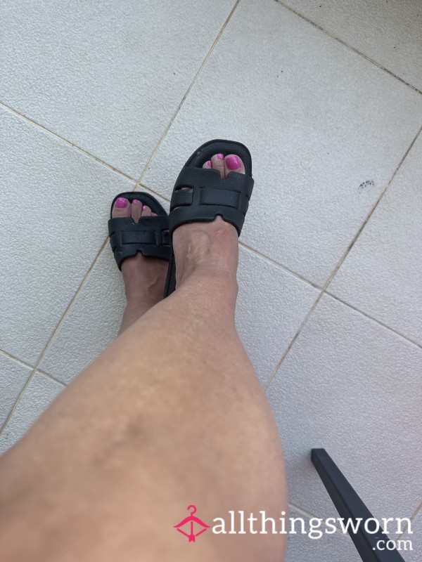 Worn Sweaty Holiday Sliders