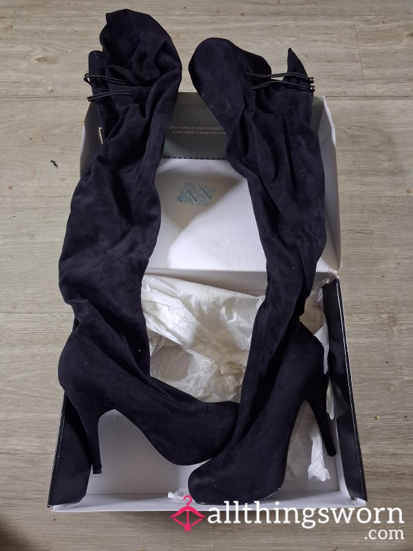 Worn Thigh High Size 6 Black Suede Boots