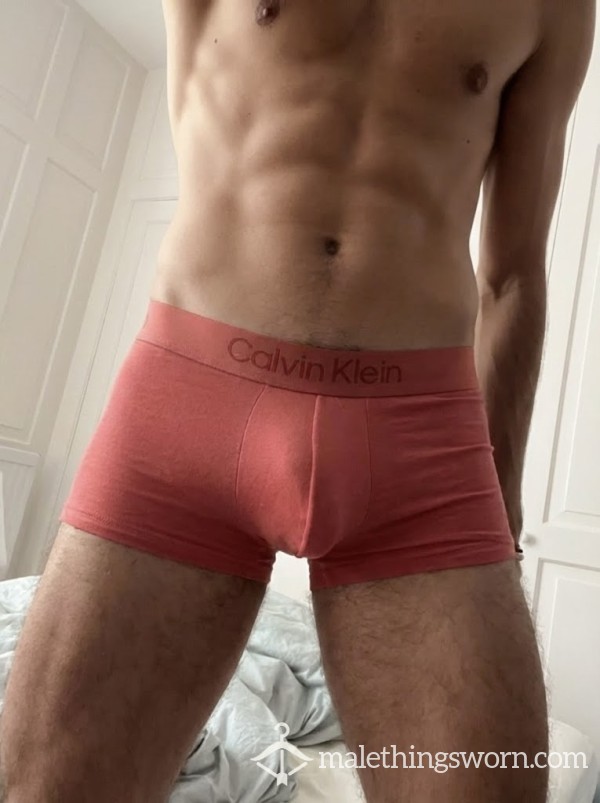 Worn Tight Calvin Klein Boxershorts 🍓