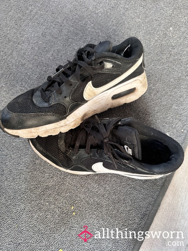 🔥 Worn-to-Filth Nike Dog Walking Trainers 🔥