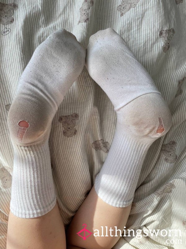 🤍Worn To Holes White High Socks🤍