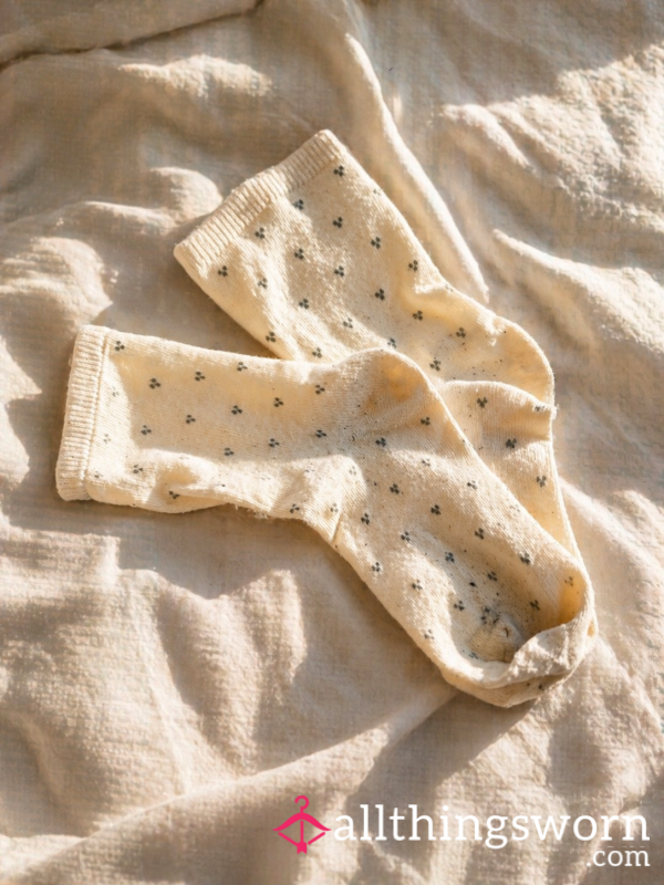 Worn White Cute Socks – Soft, Cozy & Naturally Sweet 🤍