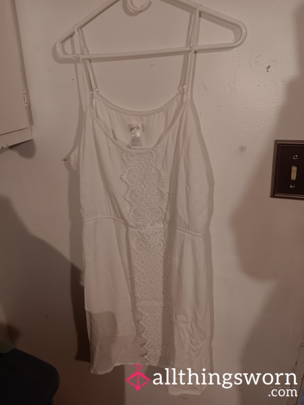 Worn White Lace Dress – Soft, Feminine & Flowy – Size XL
