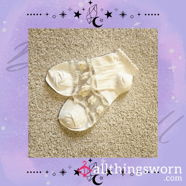 💖 Worn White Sheer Flor*l Ankle Socks 💖
