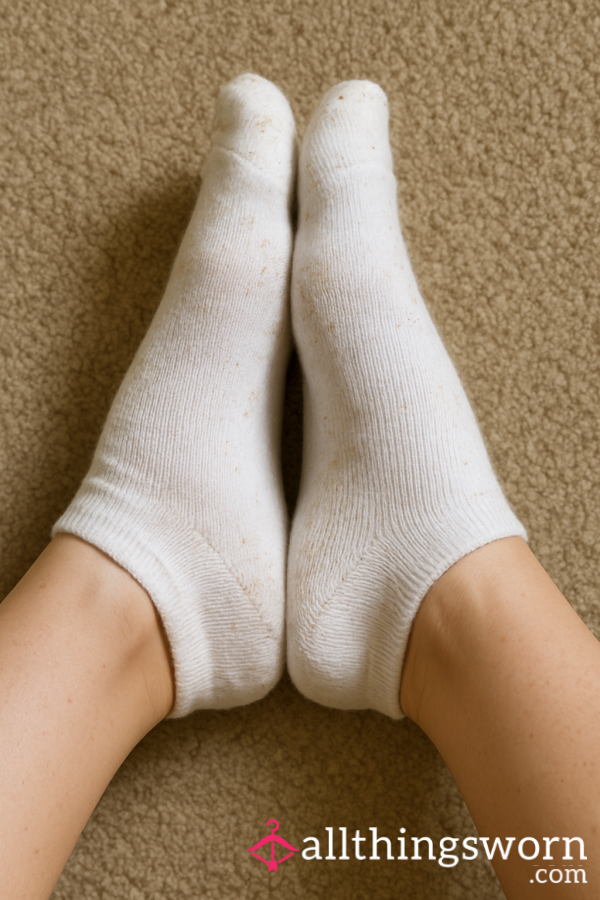 Worn White Sneaker Socks – 3 Days Of Cozy Adventure