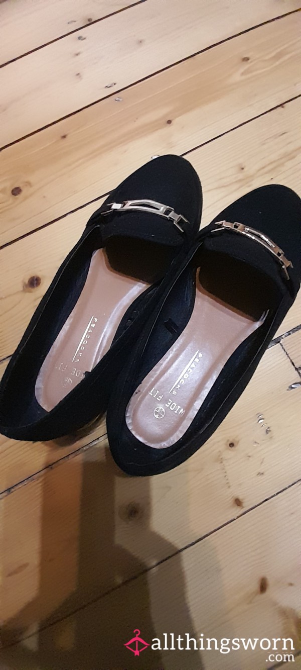 Worn With Love,Black Flat Peac*cks Size 5 Wide Fit, Little Gold Ontop,ready And Waiting 🥿