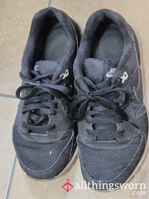 👟Worn,old,used Black Nike Sneakers!👟
