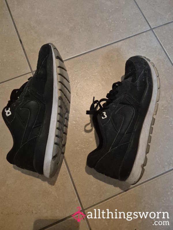 👟Worn,old,used Black Nike Sneakers!👟