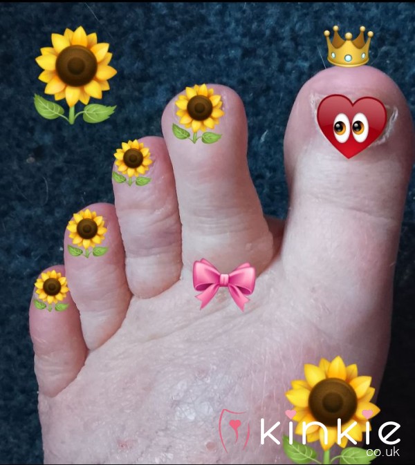Worship And Suckle My Toes