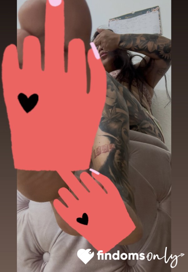 Worship Me And Kiss My Feet Loser