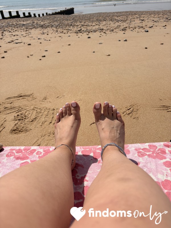 Worship Me Feet!