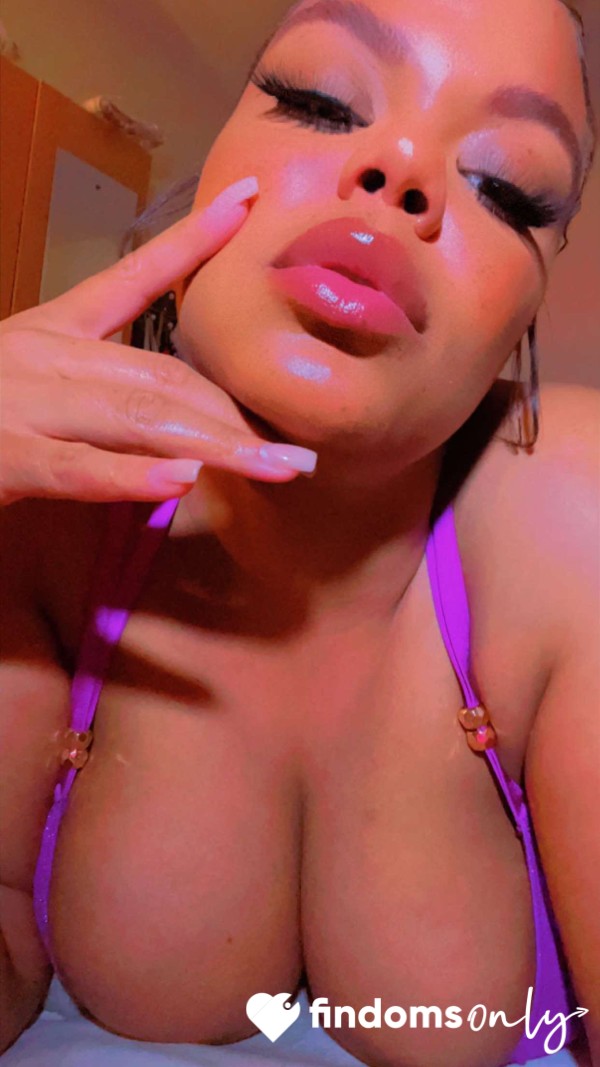 Worship My Fat A**. Appreciate It Bent Over In All Its Glory 😍