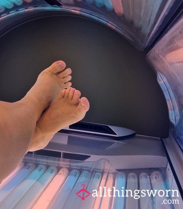 Worship My Feet As They Tan
