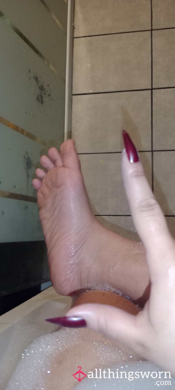 Worship My Feet While I Bath 🛁