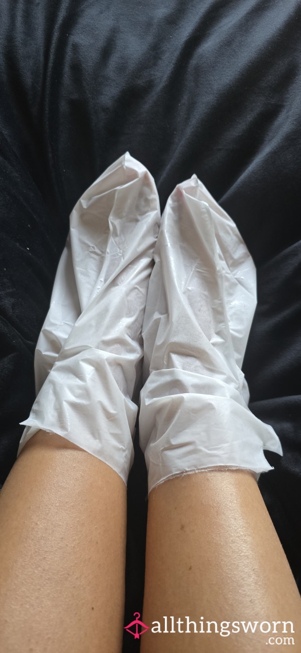 WORSHIP MY MOISTURISED FEET