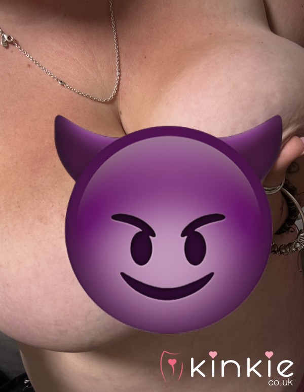 Worship My Titties 😉
