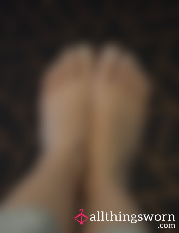 Worship These Royal Soles, Peasant 🧁👑