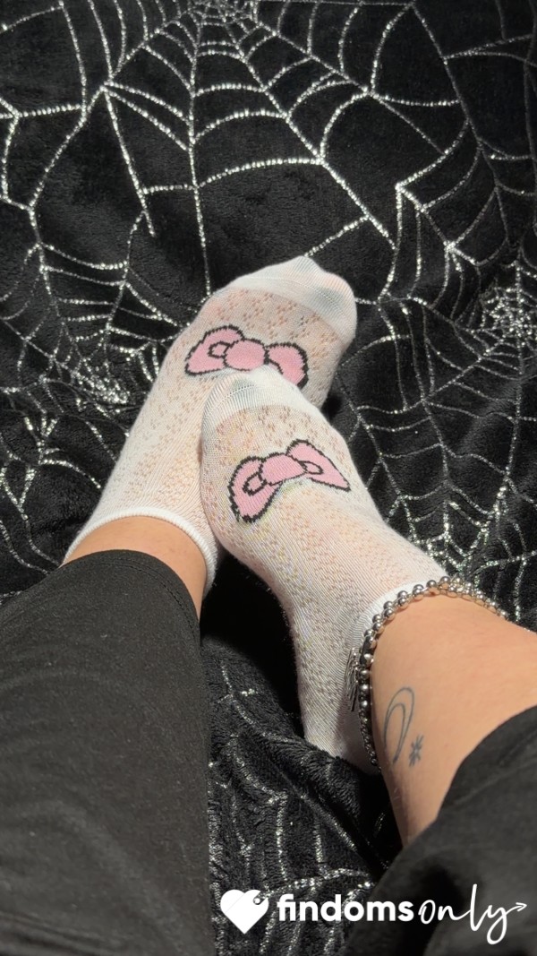 Worship Your Goth Mistress’ Feet