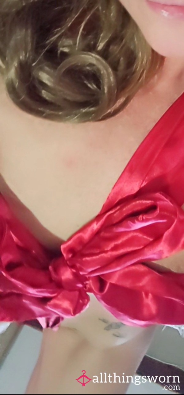 Wrapped In A Ribbon Short Video 📹... Don't Forget To Purchase The Pictures To Match 💋🎁