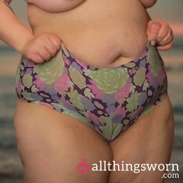 XL Bbw & Milf's Sweaty, Stinky, Smelly, Sour And Stained Pungent Panties, M*sturb*ted In Just The Way You Like It. 😜 Come Take A Wiff Of My Pheromones 😉