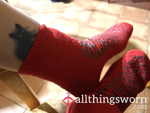 XL Grippy Red Hosp*tal Socks