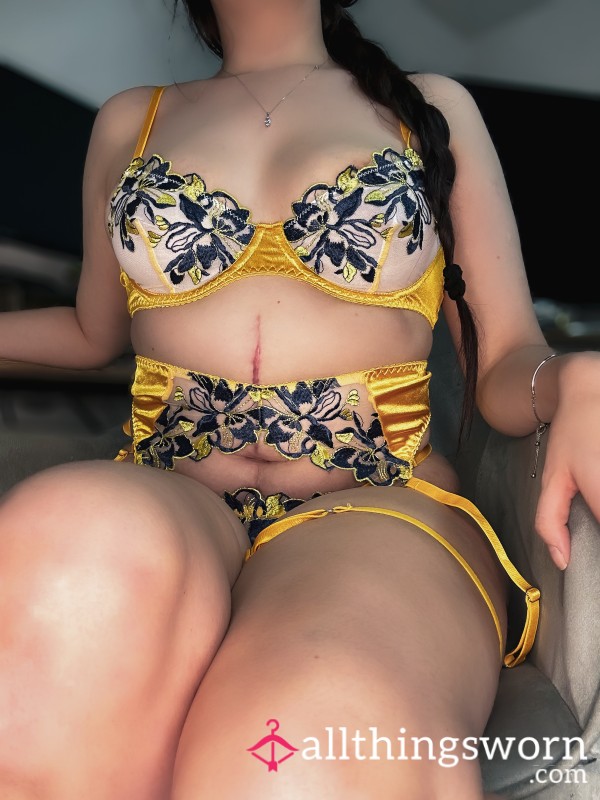 Yellow & Blue Satin Lingerie. 🖤