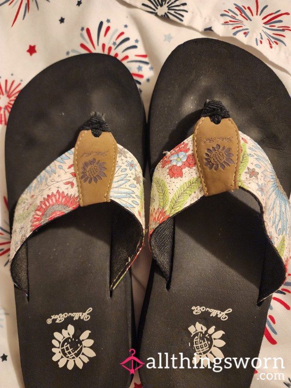 Yellow 💛 Box Flip Flops White 🤍 With Multi Color Flowers 🌺