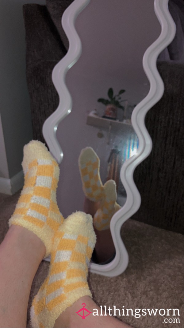 YELLOW CHECKERED SOCKS FUZZY WUZZY