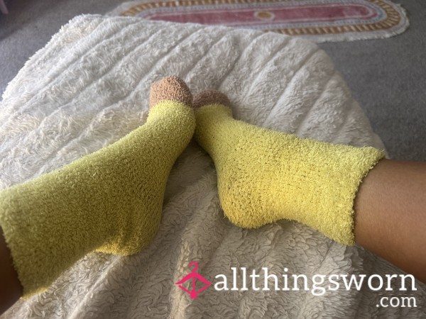 💛 Yellow Fuzzy Socks 💛