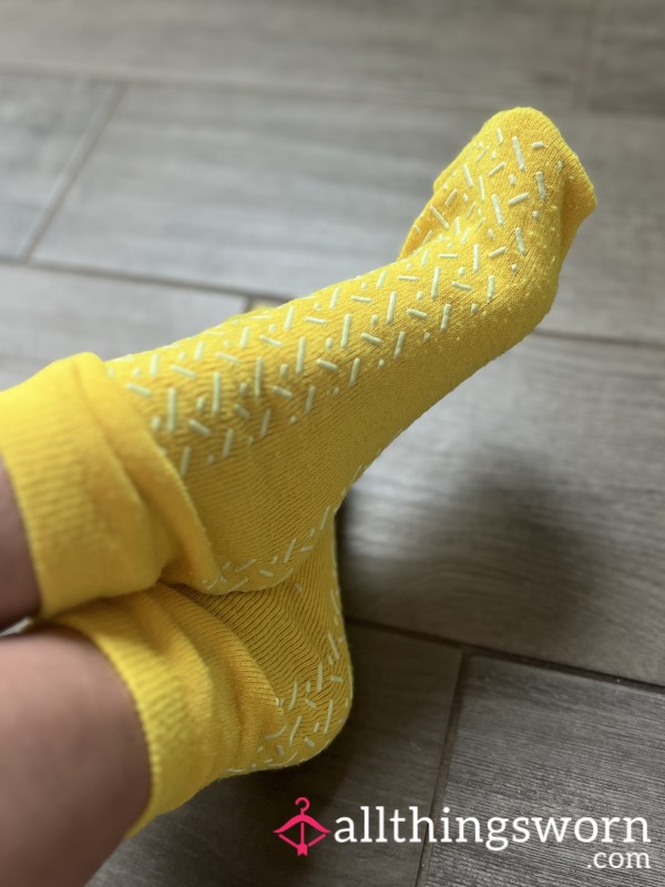 💛YELLOW💛 Hosp*tal Socks