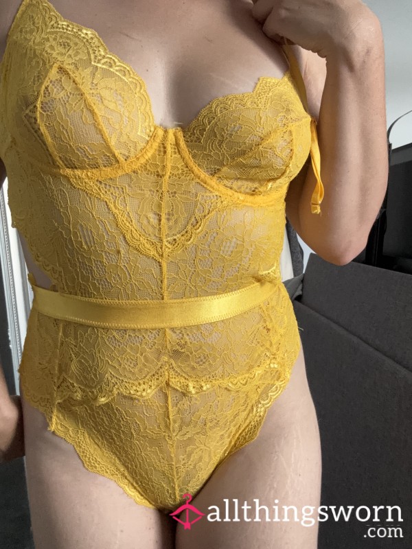 💛 Yellow Lingerie Photo Set – Soft, Sweet & Sinfully Tempting 💛