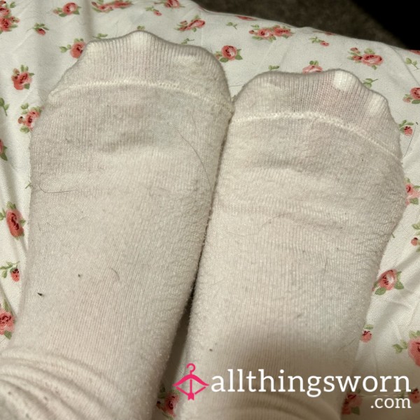 White “je T’adore” Crew Socks 🤍 $12 - Worn For You! Fetish And Taboo Friendly - Free Tracked, Discreet US Shipping - Available For Custom Content!