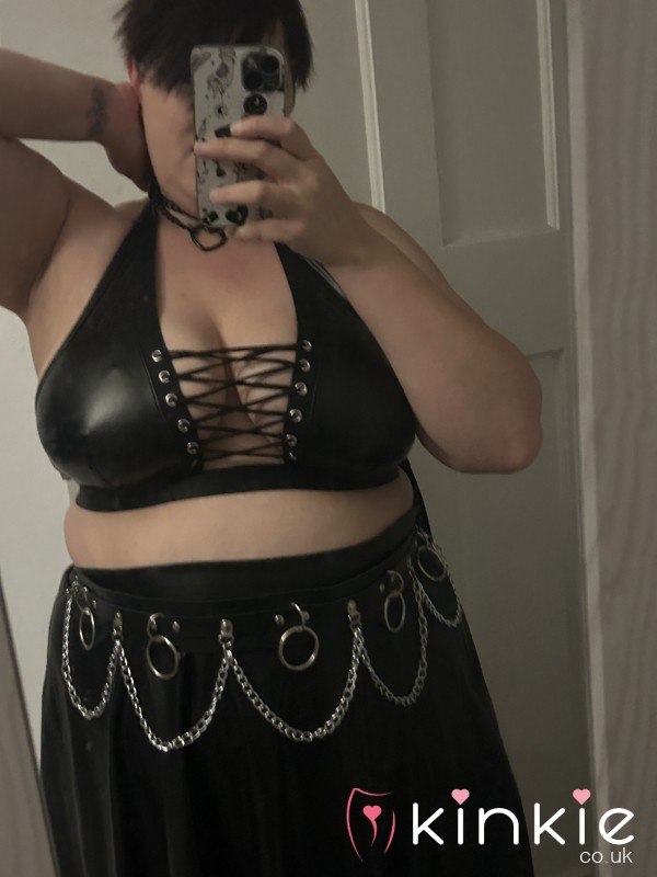 You Will Submit To This Gothic Mistress 👸🏻🙇🏻