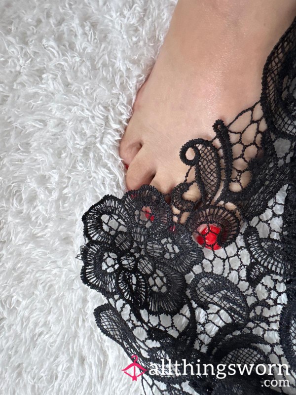 Your Horny MILF Is Back Again For More Foot Worship 💫