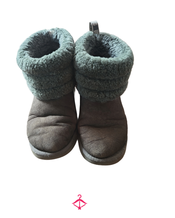 🧦 Your New Secret Obsession: Grey UGGs That Know ALL My Secrets (UK 4) 🤫