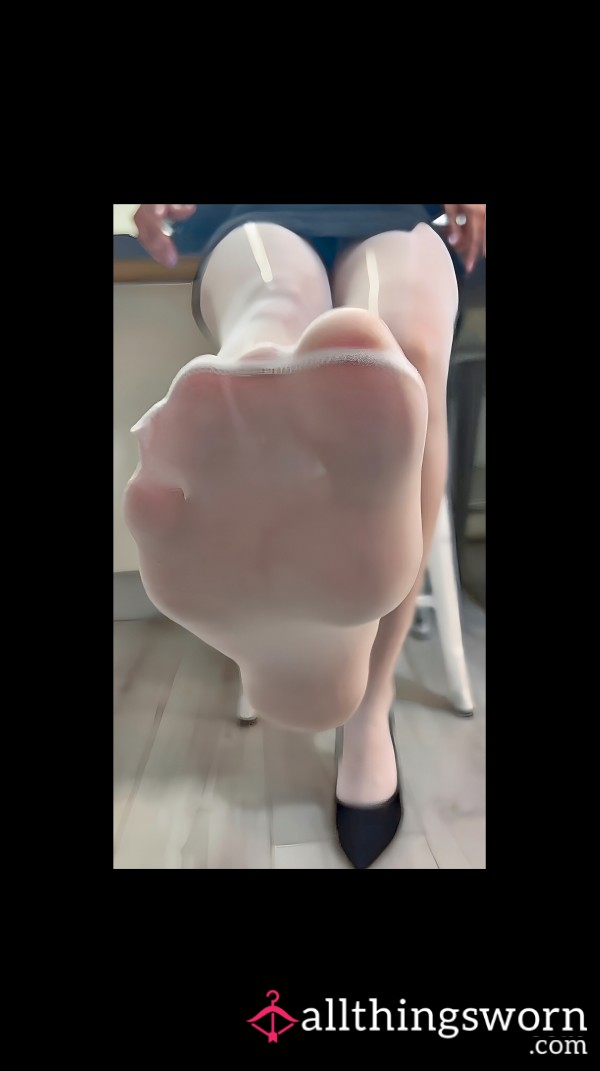 👩‍⚕️ Your Nurse Mistress Awaits – Worship My Tired Feet Covered In Sweaty White Nylon 👣 After A Long Shift At Work 🔥💦 👅