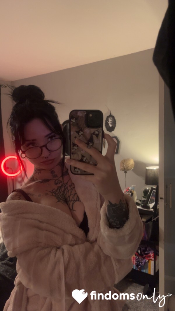 Your Perfect Princess Girlfriend👸🏻🖤