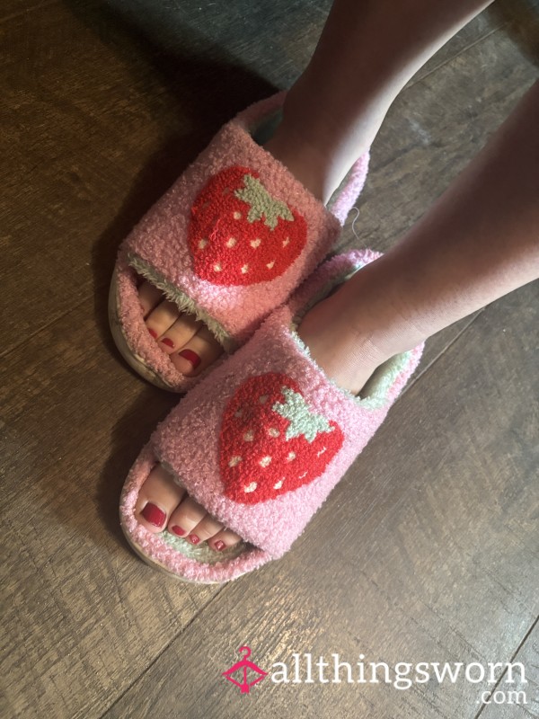 Yummy Feet Pics With Slippers