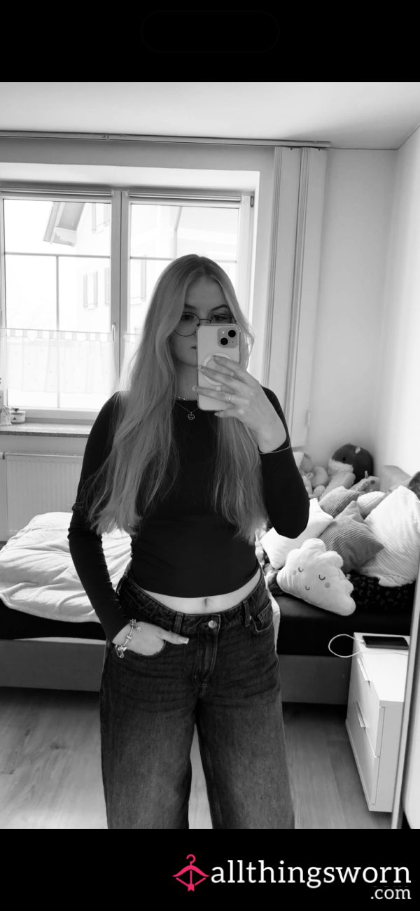 18yearoldFlirtyBlonde